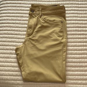 American Eagle 32x30 khaki pants . Gently worn.